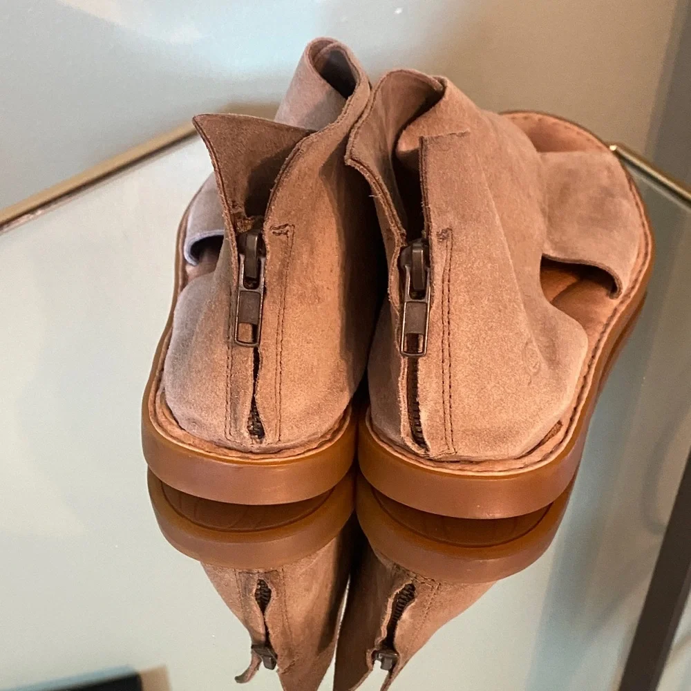 Born Women's Cream Sandals - Picture 7 of 10